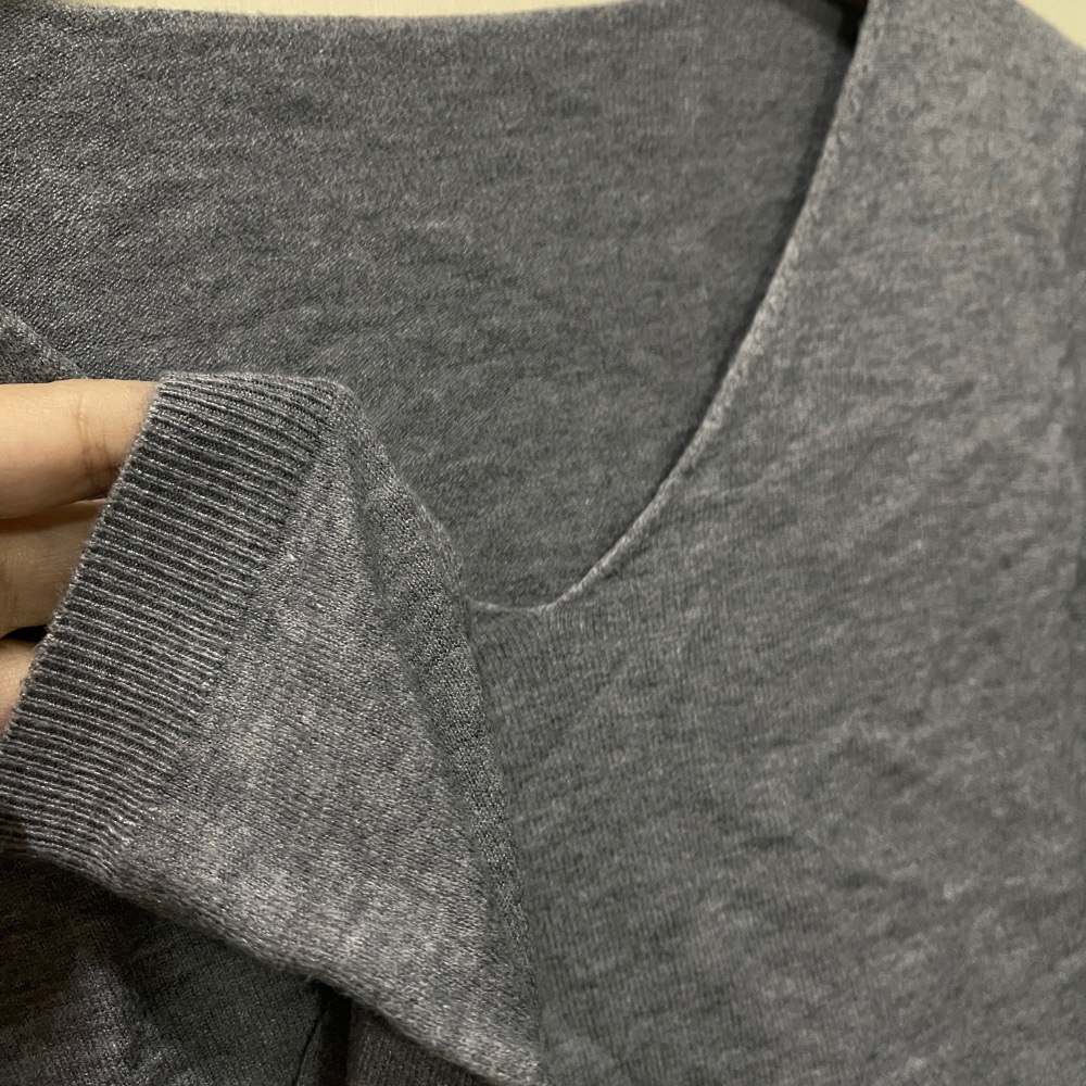 全新 韓國V領細磨軟毛上衣-細節圖4