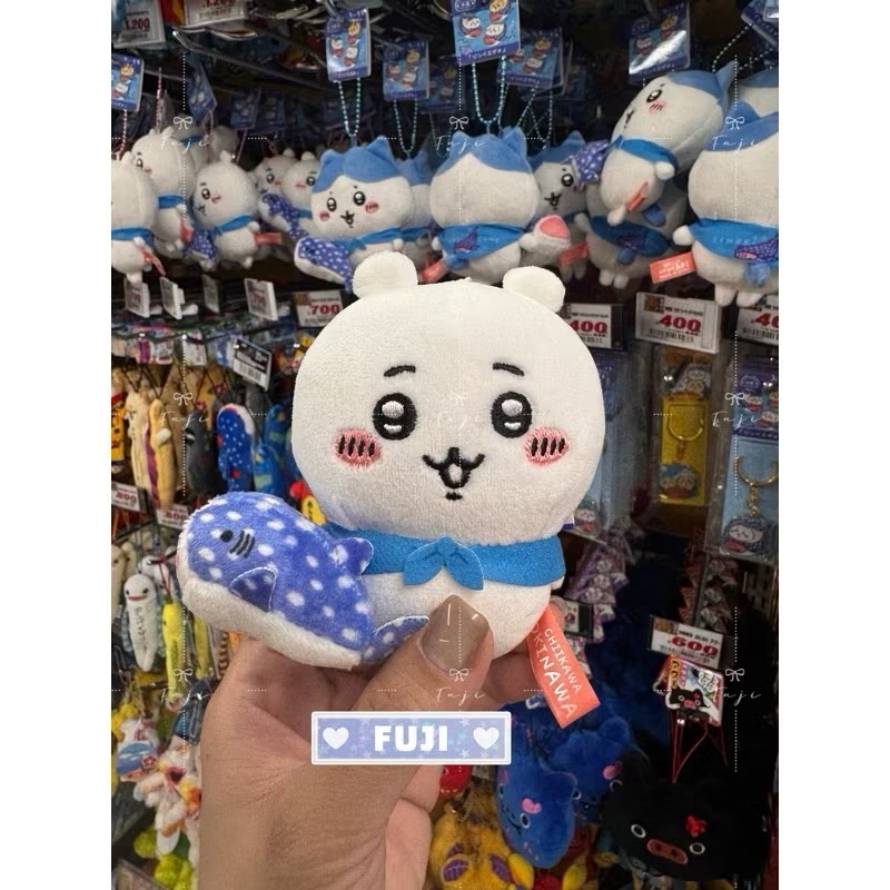 【富士🇯🇵日本代購】全新正版現貨 沖繩限定 吉伊卡哇chikawaちいかわ ジンベエザメ 吊飾 玩偶 娃娃 小八-規格圖1