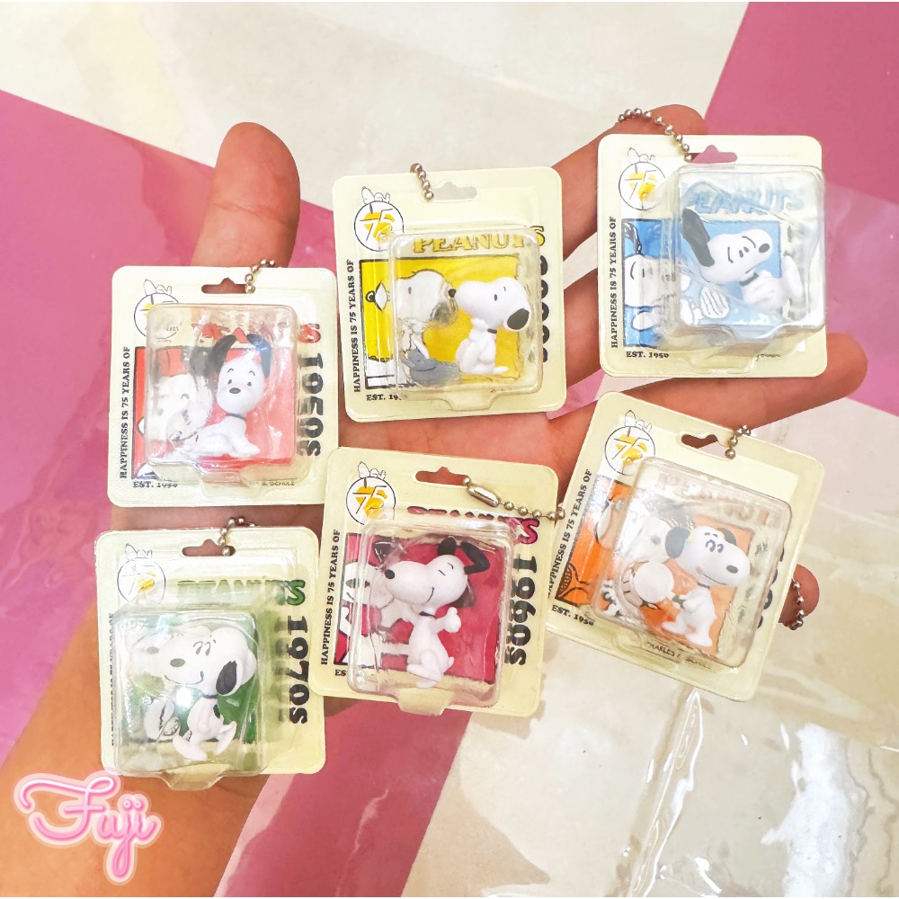 【富士🇯🇵日本代購】全新正版現貨 史努比 SNOOPY スヌーピー BANDAI 轉蛋 扭蛋 史努比歷年包裝吊飾-細節圖2