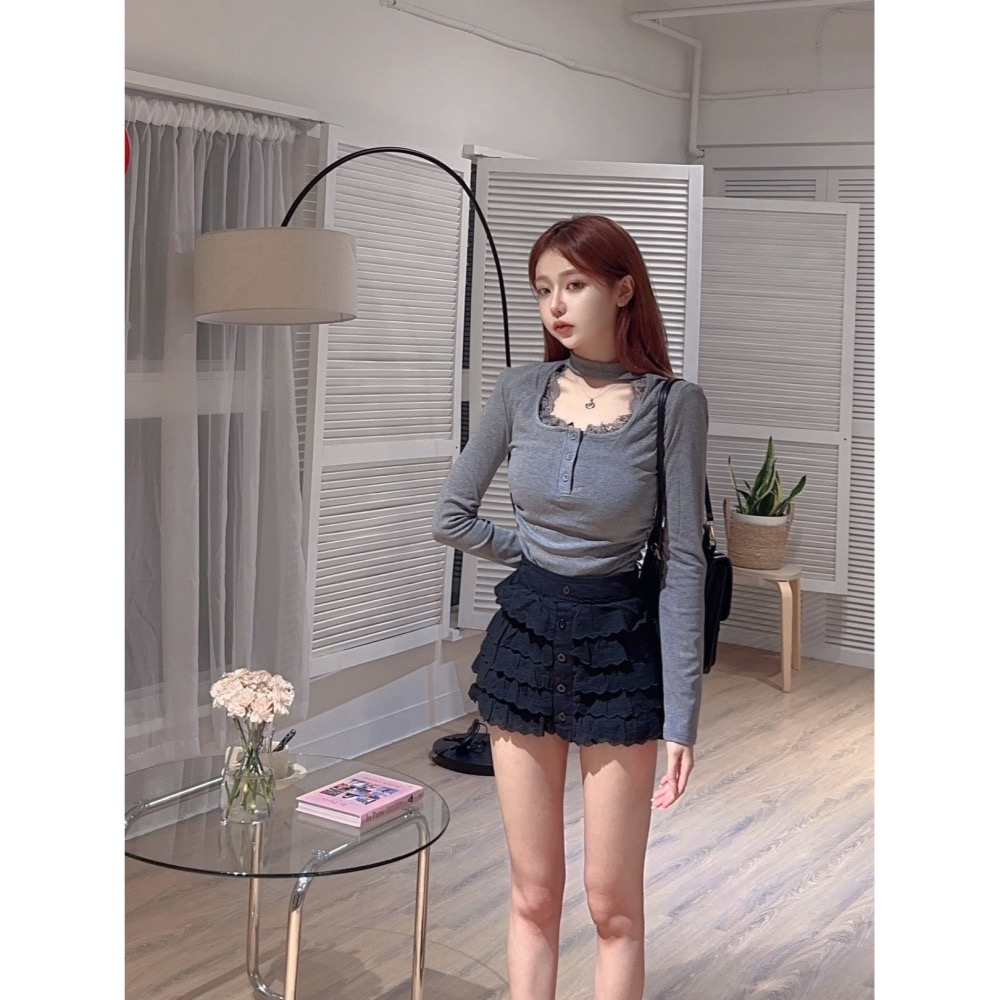 𝑊𝐸𝐼 𝐻𝑆𝐼𝑁 ♡︎ （現貨） 纯欲蕾丝拼接挂脖U领磨毛 T#8017-細節圖9