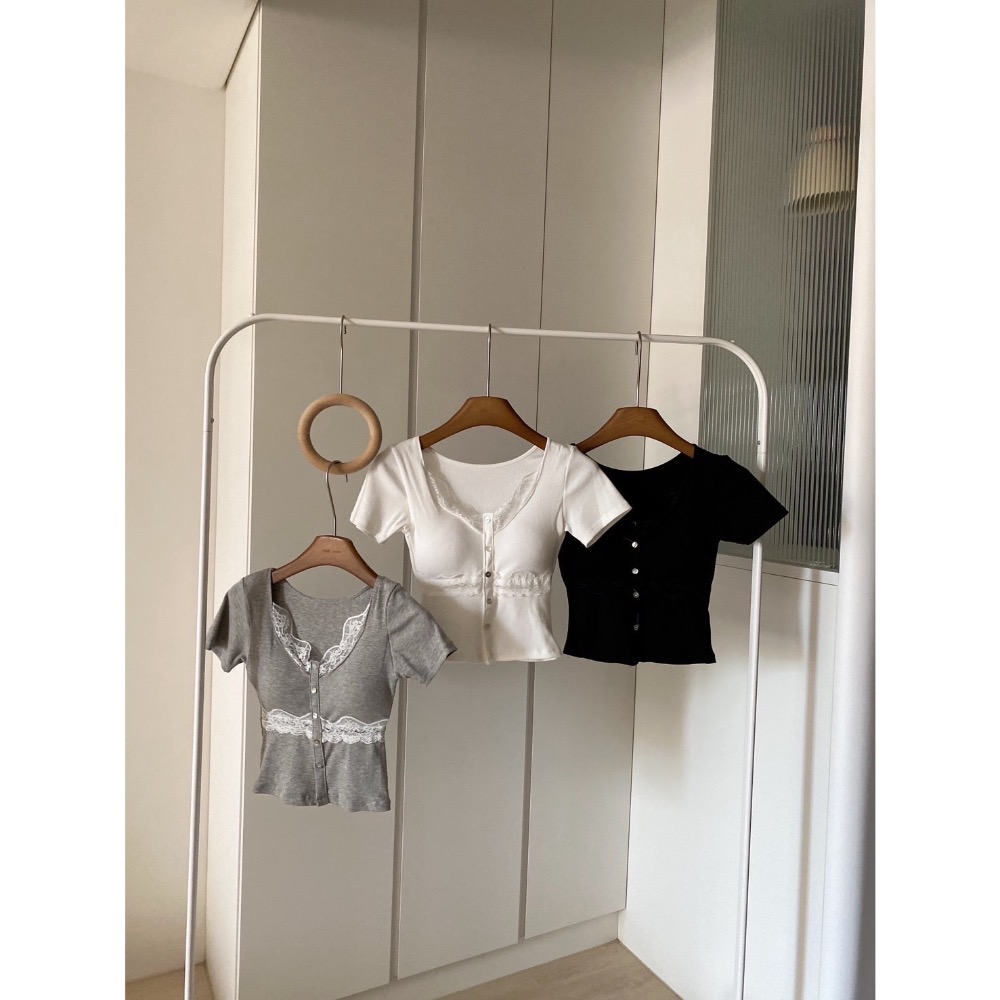 Wei.Hsin_（現貨）U領拼接蕾絲罩杯短T #195-細節圖8