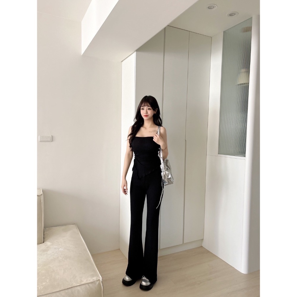 Wei.Hsin_（現貨）細肩坑條縮腰喇叭褲套裝#69121-細節圖4