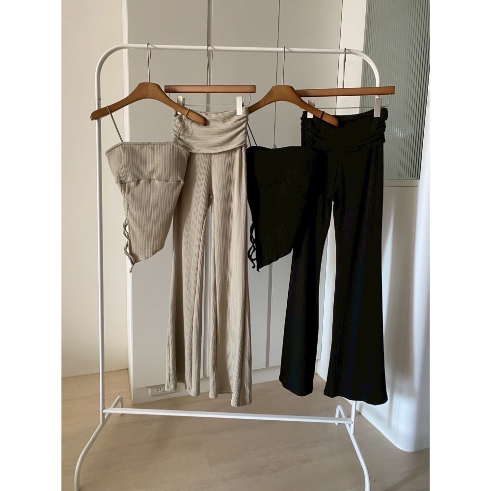 Wei.Hsin_（現貨）細肩坑條縮腰喇叭褲套裝#69121-細節圖9