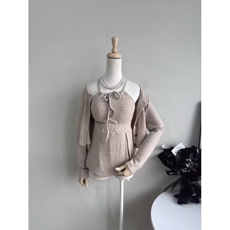 Wei Hsin ♡ (現貨）秋冬新款💫 厚羊毛坑條削肩罩杯背心+小外套+高腰開衩褲裙#4158-細節圖2