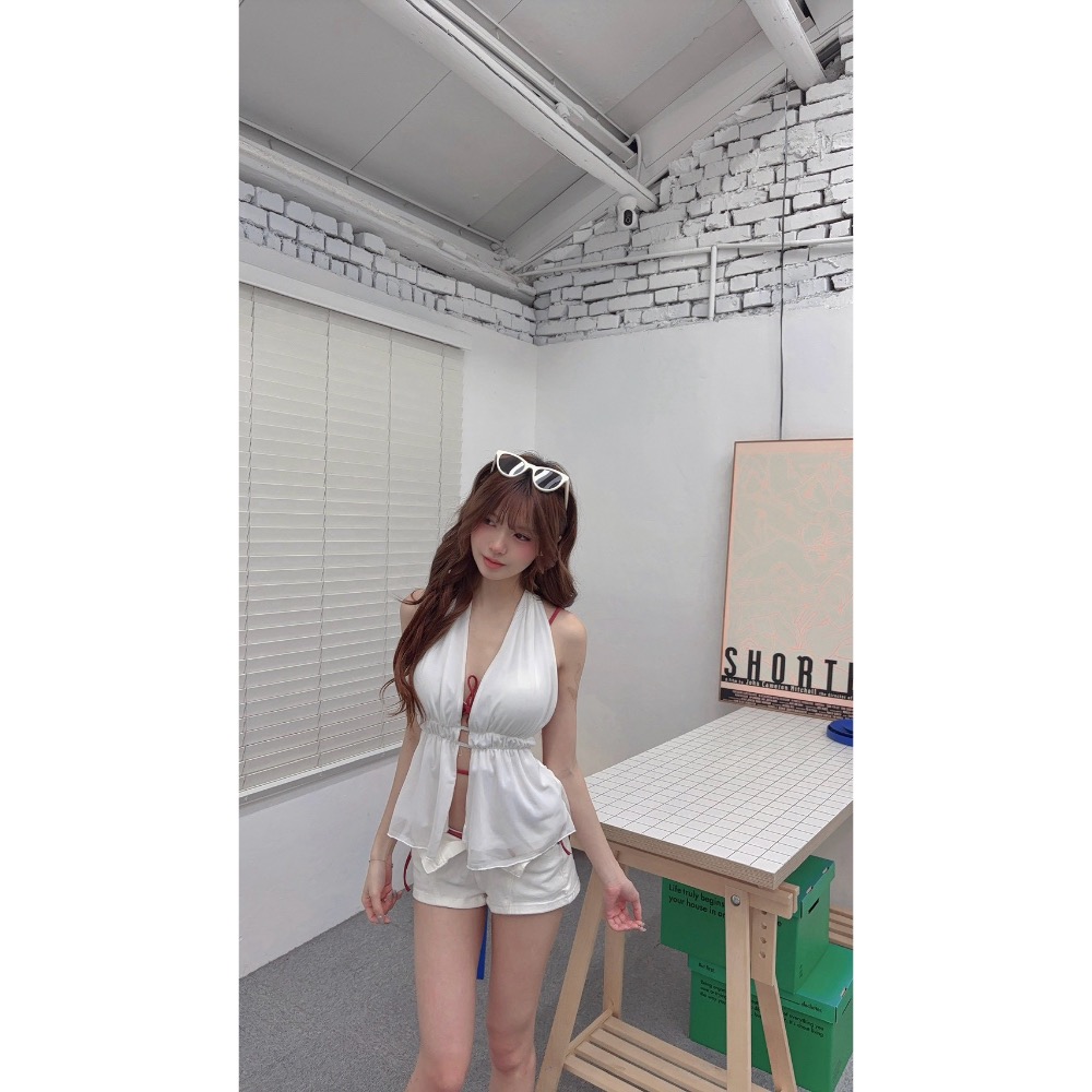 WS.STUDIO 訂製（現貨）【 南法假日 】 自帶胸墊 絕美版型!!性感V領蕾絲掛脖吊帶露背收腰設計感背心#8823-細節圖6