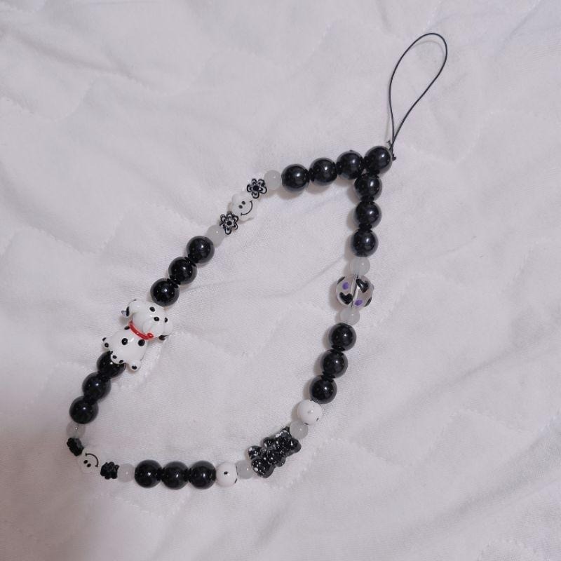 現貨 韓國黑白配色狗狗串珠手機吊飾-細節圖2