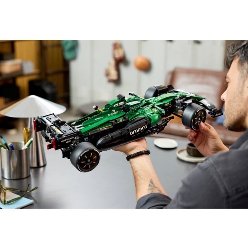 樂高 LEGO 42240 Aston Martin Aramco AMR25 F1 賽車-細節圖4