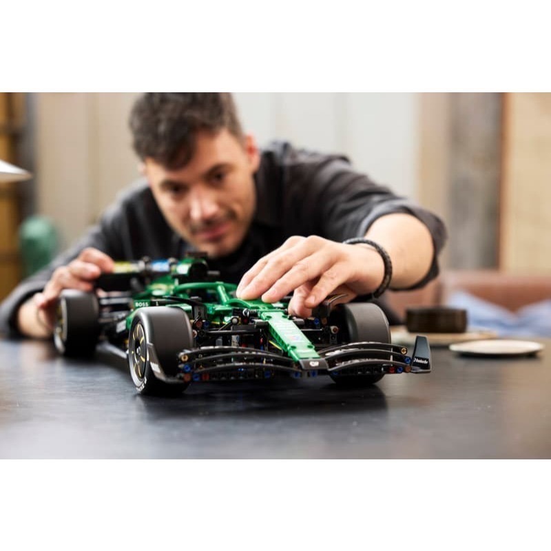 樂高 LEGO 42240 Aston Martin Aramco AMR25 F1 賽車-細節圖9