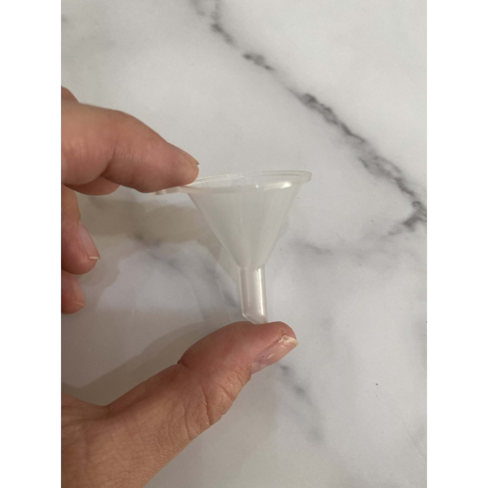 小漏斗 漏斗分裝工具 PP分裝小漏斗 香水分裝小漏斗 酒精分裝瓶 防灑小漏斗小口徑漏斗 迷你小漏斗 漏斗 透明漏斗-細節圖7