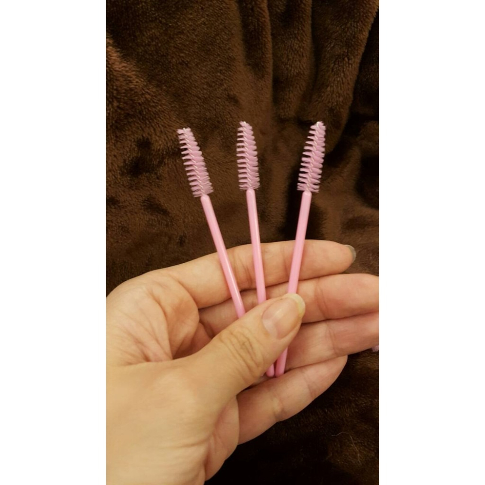 現貨 睫毛刷 彩色 粉紅色 桃紅色 玫瑰色 拋棄式 一次性 眉毛刷 眉毛梳 50支一包 來店禮 美睫娜娜 打卡禮-細節圖5