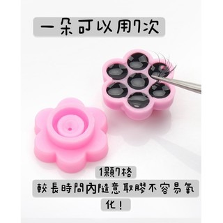 現貨 梅花膠水杯 花花杯 黑膠杯 膠水杯 睫毛膠水杯 黑膠膠水杯 美睫用具 大容量 一包100入 花型膠水杯 美睫娜娜-細節圖7