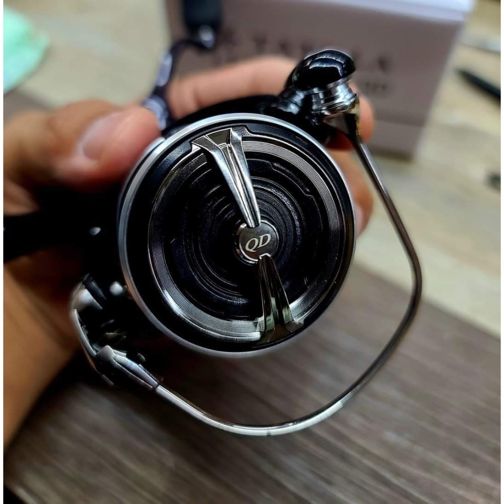 DAIWA  最新 Tatula  極致黑  LT2500S-XH  QD-細節圖4