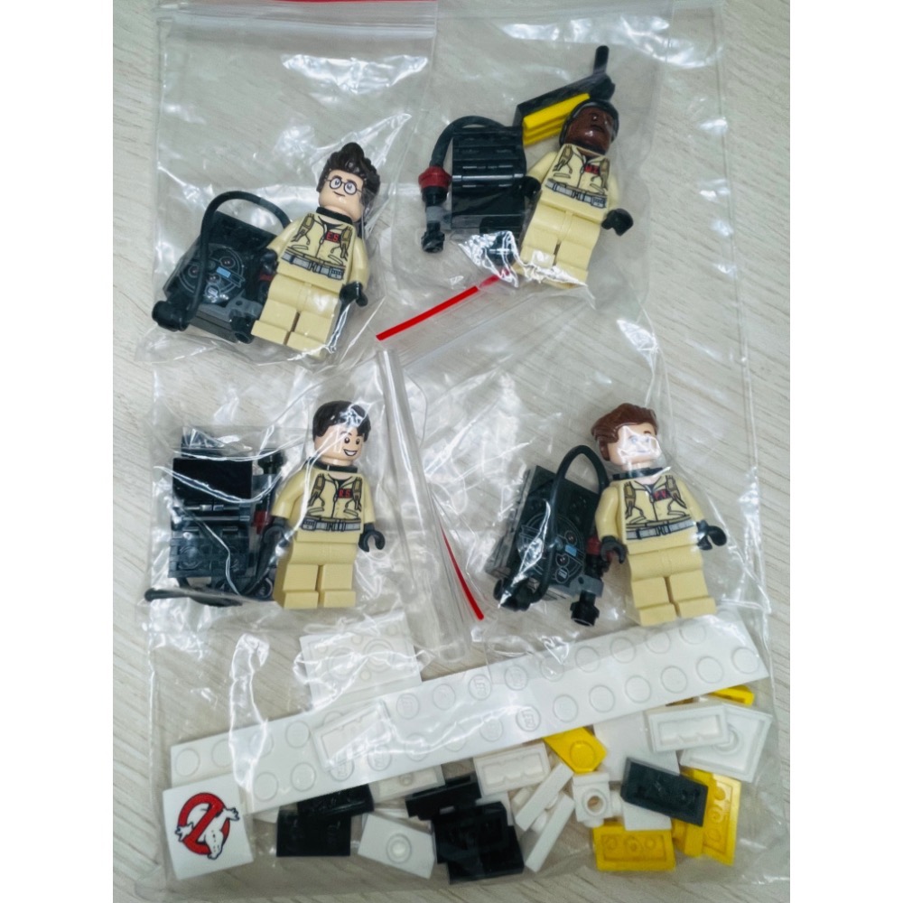 LEGO 魔鬼剋星 21108 四款人偶 如圖含背包及底座-細節圖2