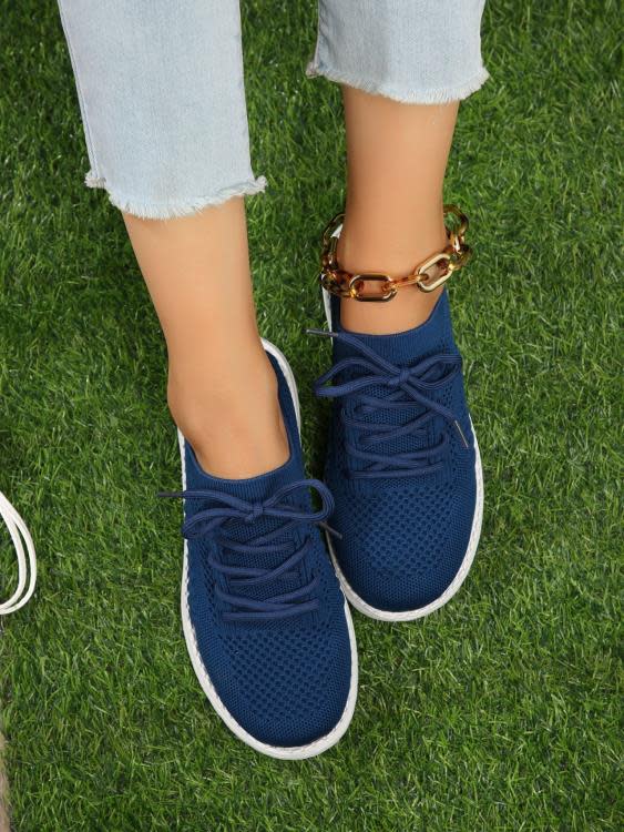 休閒鞋 大碼23春夏系帶運動網鞋舒適軟底飛織純色平跟女鞋-細節圖6