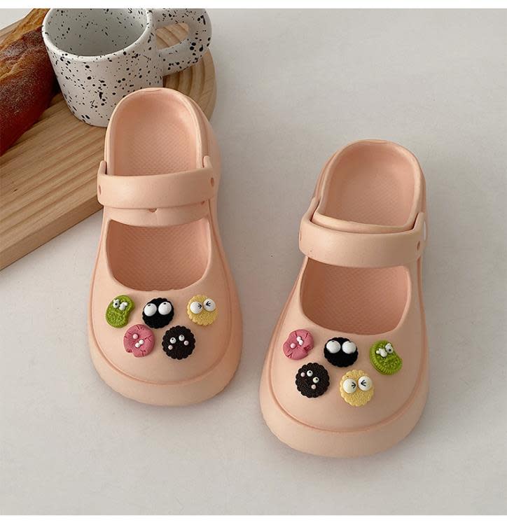 爆款沙灘厚底包頭涼鞋女款夏季2023新款外穿百搭可愛卡通洞洞涼拖-細節圖6