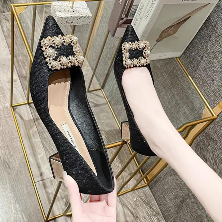 高跟鞋 批髮粗跟單鞋女2023新款婚鞋時尚淺口珍珠方扣新娘鞋尖頭鞋子-細節圖2