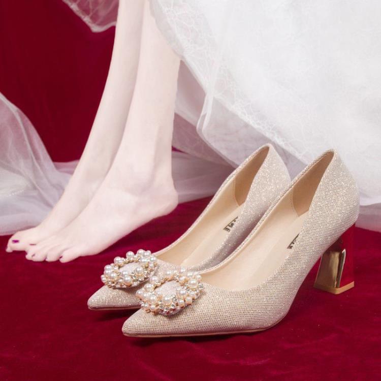 高跟鞋 批髮粗跟單鞋女2023新款婚鞋時尚淺口珍珠方扣新娘鞋尖頭鞋子-細節圖4