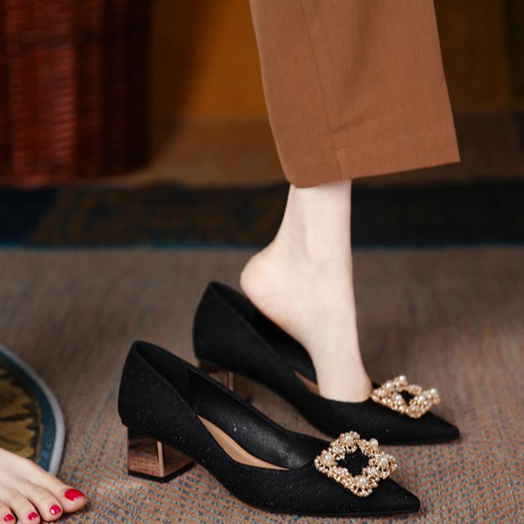 高跟鞋 批髮粗跟單鞋女2023新款婚鞋時尚淺口珍珠方扣新娘鞋尖頭鞋子-細節圖6