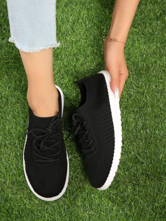 休閒鞋 大碼23春夏系帶運動網鞋舒適軟底飛織純色平跟女鞋-細節圖7