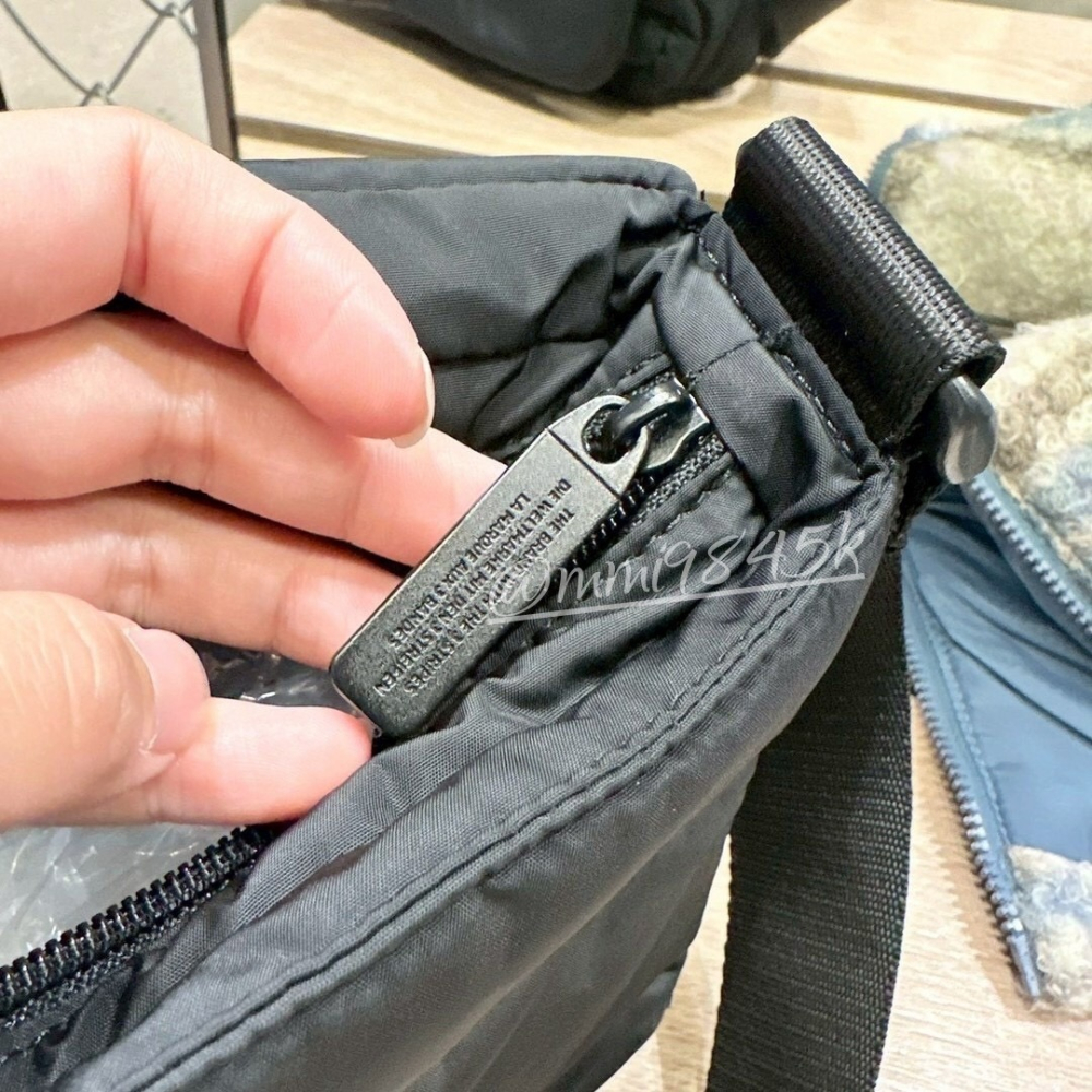 愛迪達 Adidas 雲朵包 郵差包 運動休閒 可調節背帶 斜背包 三葉草 掀蓋郵差包-細節圖5