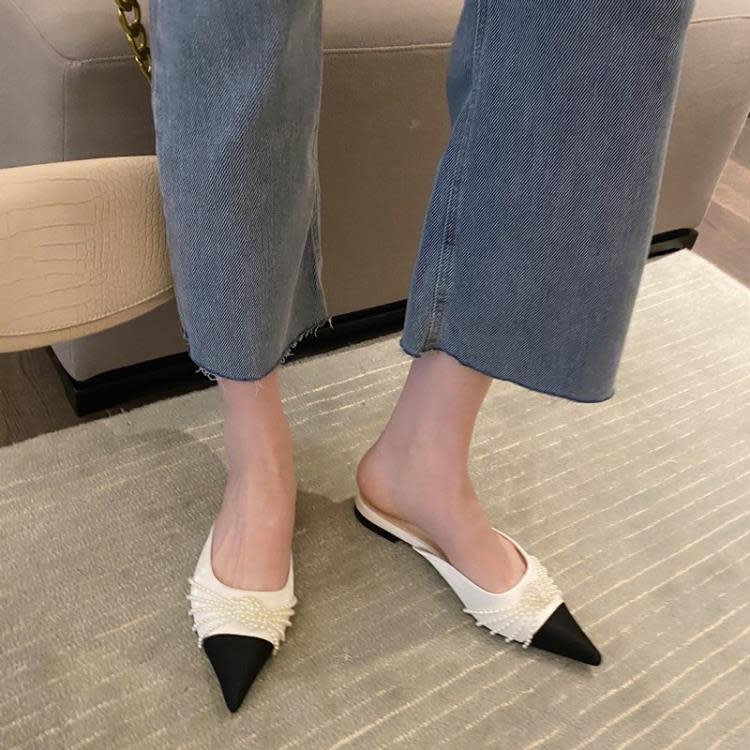 平底涼鞋 小香風拼色珍珠尖頭包頭拖女外穿2023新款正韓平跟懶人半拖鞋-細節圖2