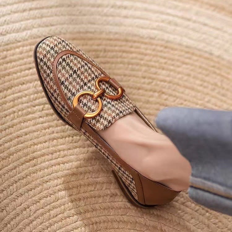 低跟鞋 2023新款圓頭時尚拼色金屬扣方頭單鞋嘎嘎好看-細節圖3