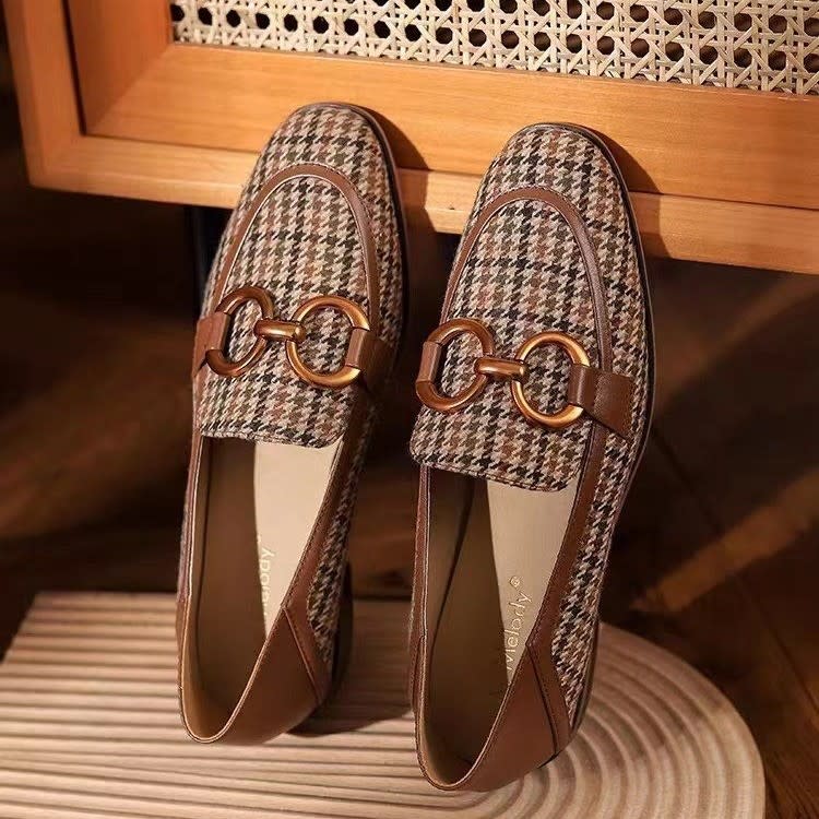 低跟鞋 2023新款圓頭時尚拼色金屬扣方頭單鞋嘎嘎好看-細節圖6