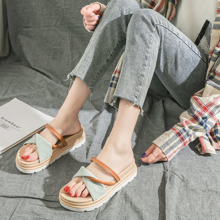 厚底鞋 拖鞋女外穿2023夏季新款時尚休閒正韓松糕軟底交叉網紅涼拖鞋-細節圖3