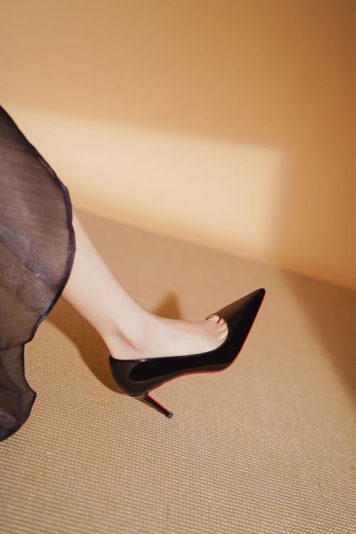 休閒鞋 真皮2023新款紅底CL同款漆皮簡約氣質百搭通勤女神尖頭細跟單鞋-細節圖6