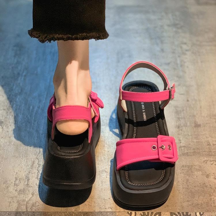 厚底鞋 休閒一字帶搭扣女鞋2023夏季新款女時尚方扣中空透氣舒適涼鞋-細節圖2