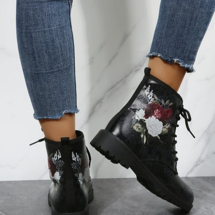 短靴 大碼女鞋2023夏季新款休閒時尚粗跟交叉綁帶馬丁靴-細節圖4