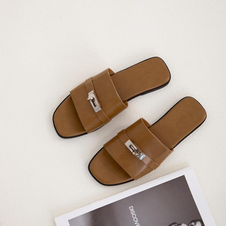 拖鞋 2023新款夏季露趾鎖扣一字女平底時尚外穿涼拖-細節圖8