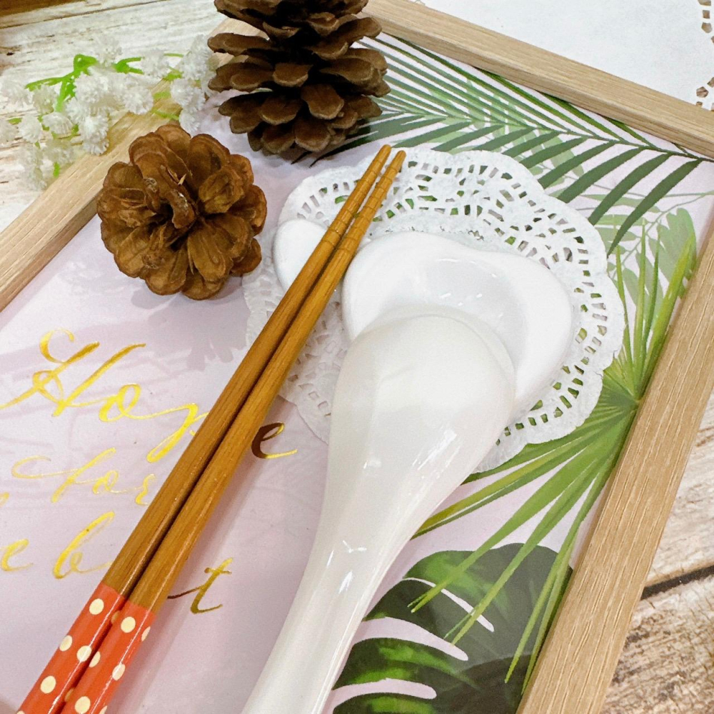 甜妞節慶♥台灣現貨♥【愛心湯勺筷架】婚禮小物 陶瓷筷架 姐妹禮 抽捧花禮物 陶瓷愛心筷架 廚房用品 餐桌用品-細節圖3