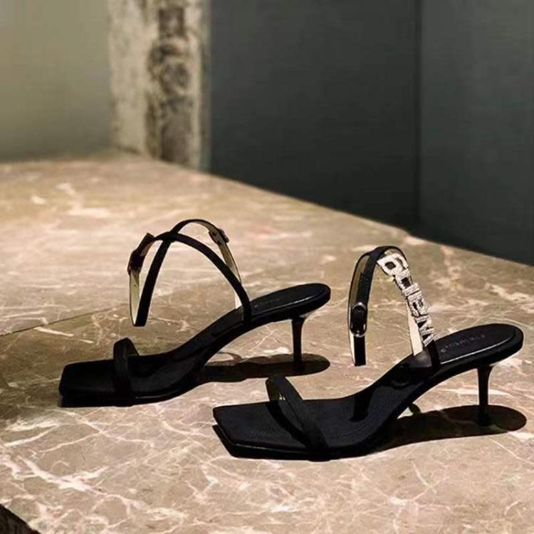 高跟鞋 一字帶鞋細跟2023新款黑色性感顯瘦露趾方頭字母涼鞋女夏增高-細節圖8