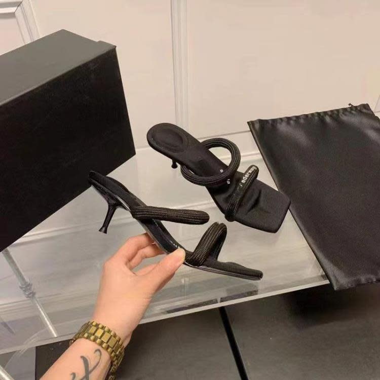 高跟鞋 一字帶鞋細跟2023新款黑色性感顯瘦露趾方頭字母涼鞋女夏增高-細節圖9