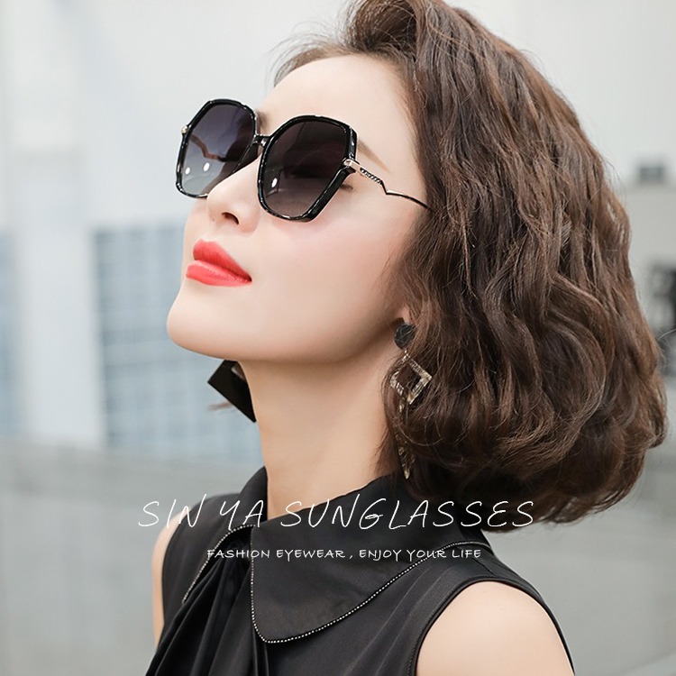 淑女偏光墨鏡 Polarized 名媛款大框顯小臉 時尚精緻鑲鑽造型 抗紫外線UV400-細節圖5