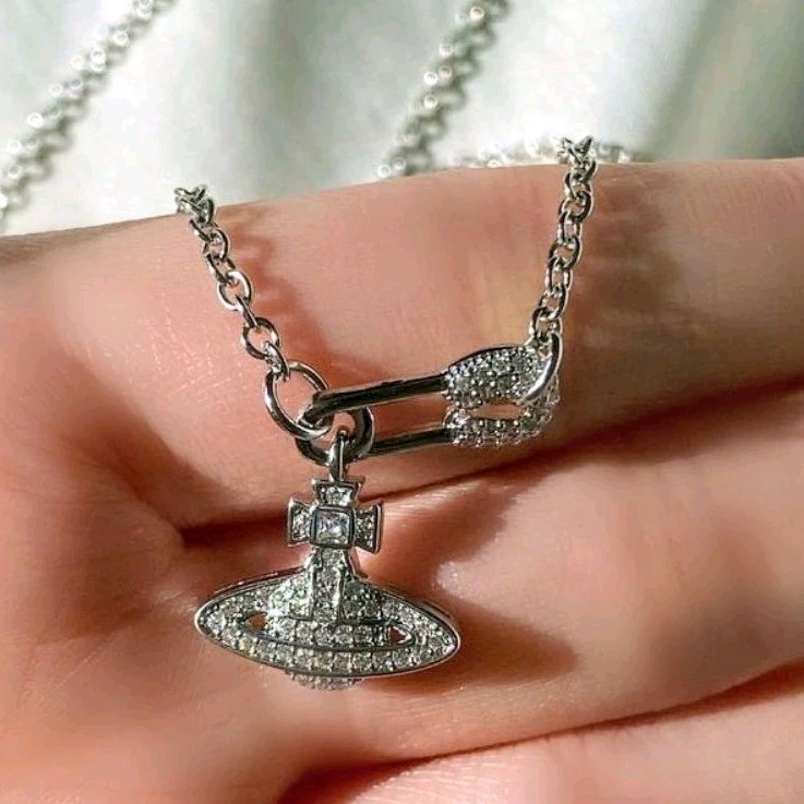 補貨中/韓製-高品質-翻玩水鑽土星別針項鍊/銀色系/附紙盒-防塵袋-飾品擦拭布-書卡-紙袋-細節圖3