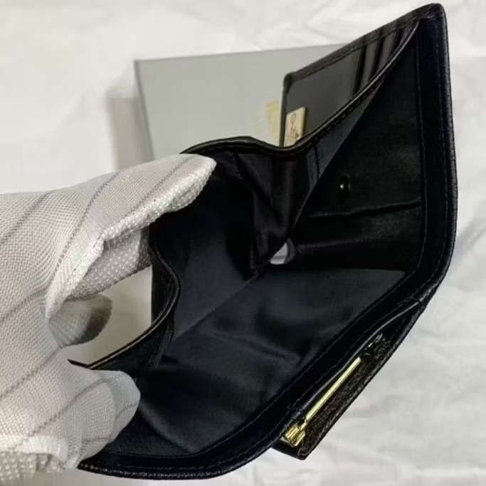 日本Vivienne Westwood-薇薇安.威斯特伍德/ 土星球壓紋漆皮皮革/黑色短皮夾-細節圖2