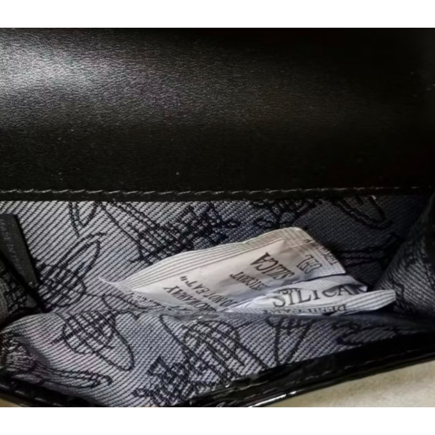 日本Vivienne Westwood信封款/星球壓紋漆皮三折皮夾-細節圖4