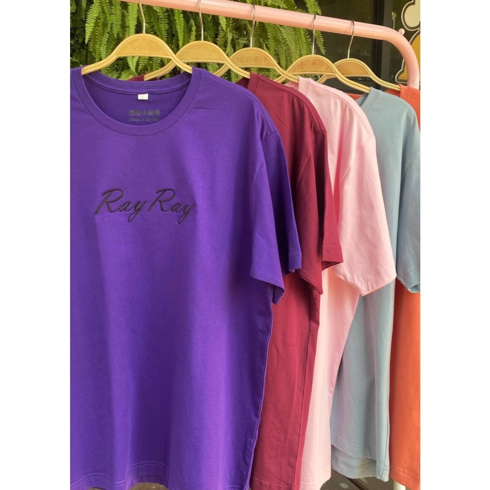 清爽刺繡手寫上衣-細節圖5