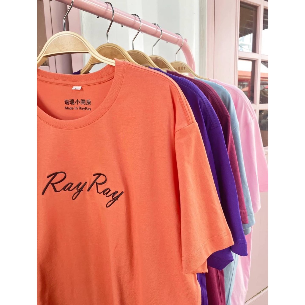 清爽刺繡手寫上衣-細節圖8