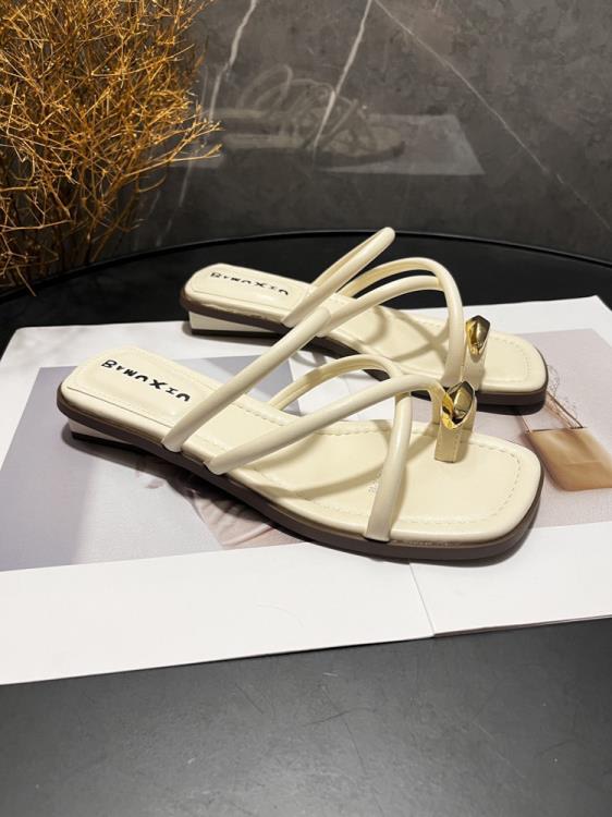 低跟鞋 小眾設計感涼拖鞋女夏外穿2023年新款超火套趾夾腳一字拖鞋女-細節圖4