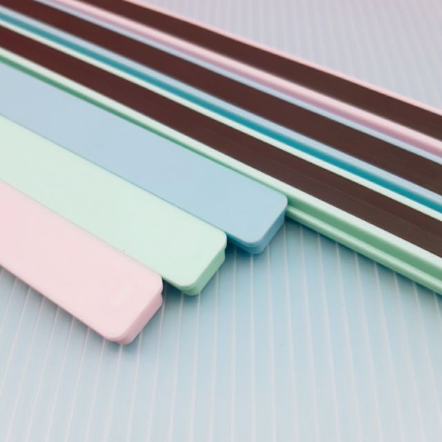 白板壓尺 台灣製 磁條 磁鐵 長形磁鐵條 黑板壓條 白板壓條 菜單夾 磁鐵條 磁性壓條 磁性壓尺 白板磁鐵-細節圖2