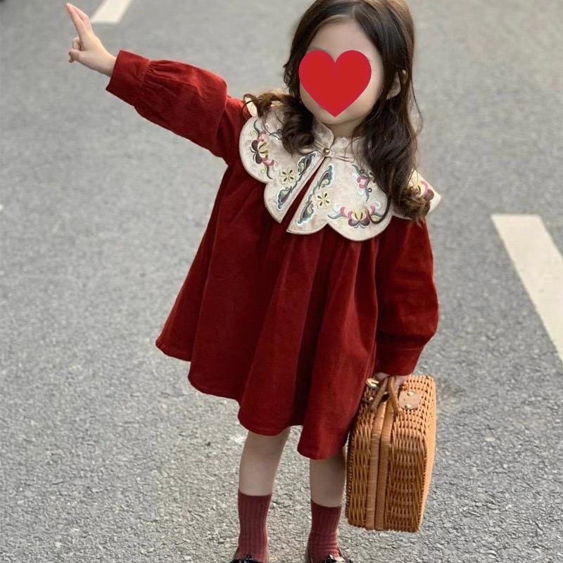 Baby_Shop童裝世界 平價童裝 女童紅色加絨雲肩刺繡領連衣裙-細節圖2