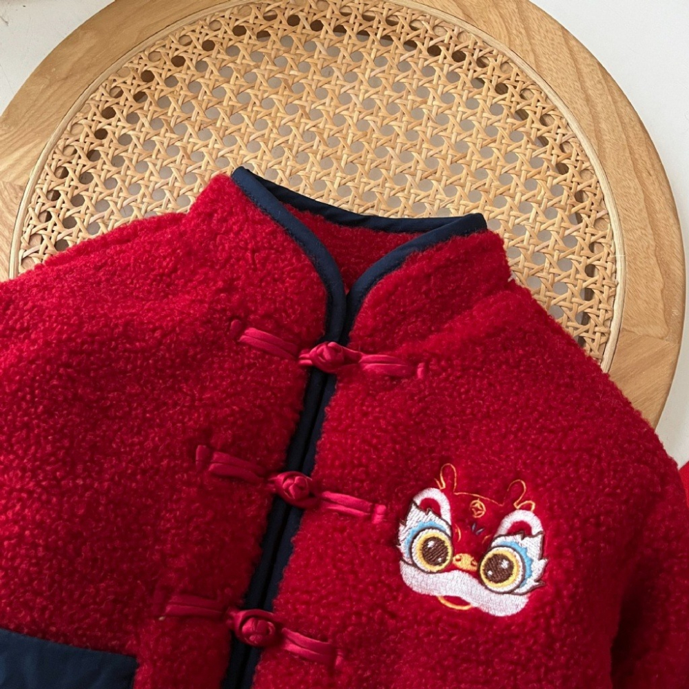 Baby_Shop童裝世界 平價童裝 嬰幼兒童 過年童裝 拜年穿搭 紅色毛毛夾棉加厚外套-細節圖4