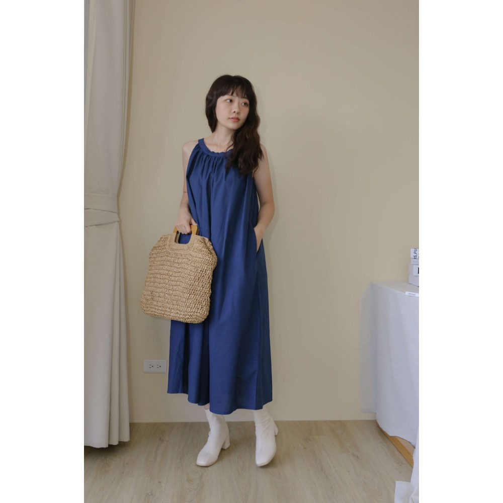 【Our Studio】U領抓皺棉麻寬鬆長洋裝 深藍色 米灰色(現貨)-細節圖9