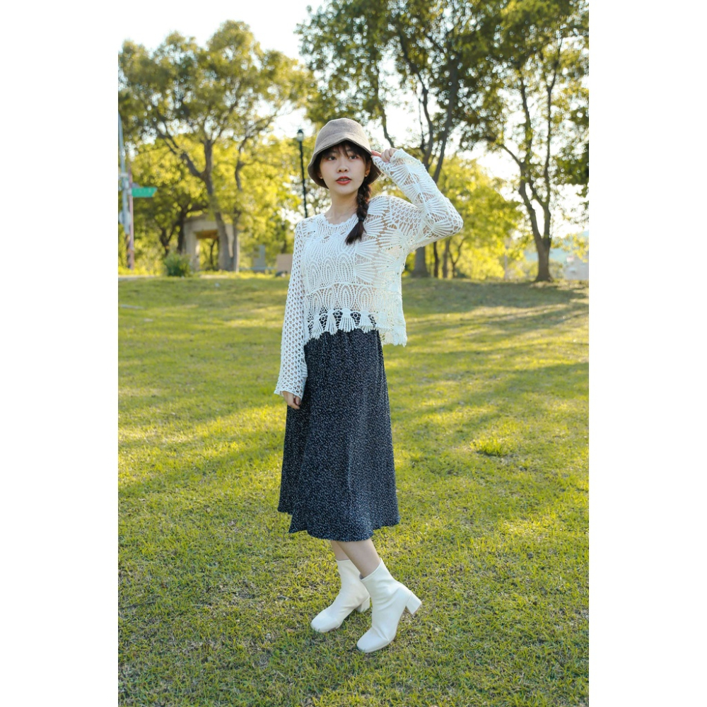 【Our Studio】圓領鏤空蕾絲上衣 白色 杏色(現貨)-細節圖8