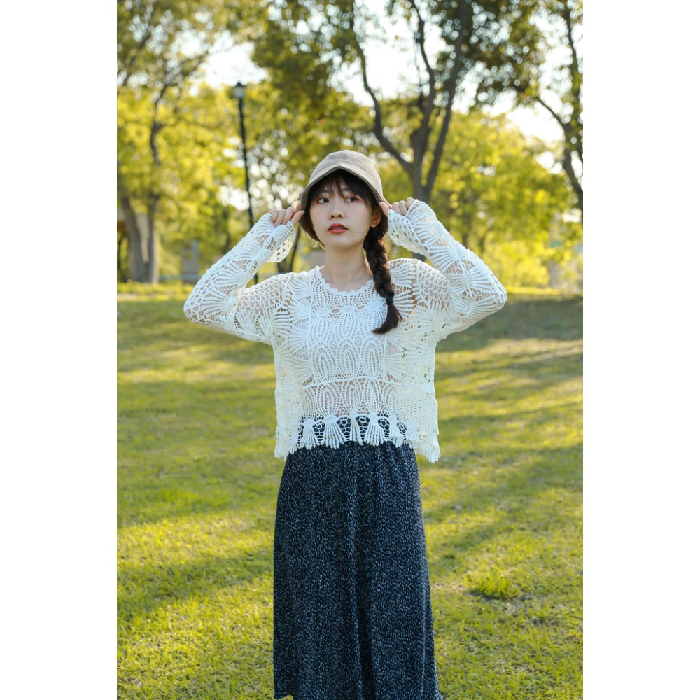 【Our Studio】圓領鏤空蕾絲上衣 白色 杏色(現貨)-細節圖9