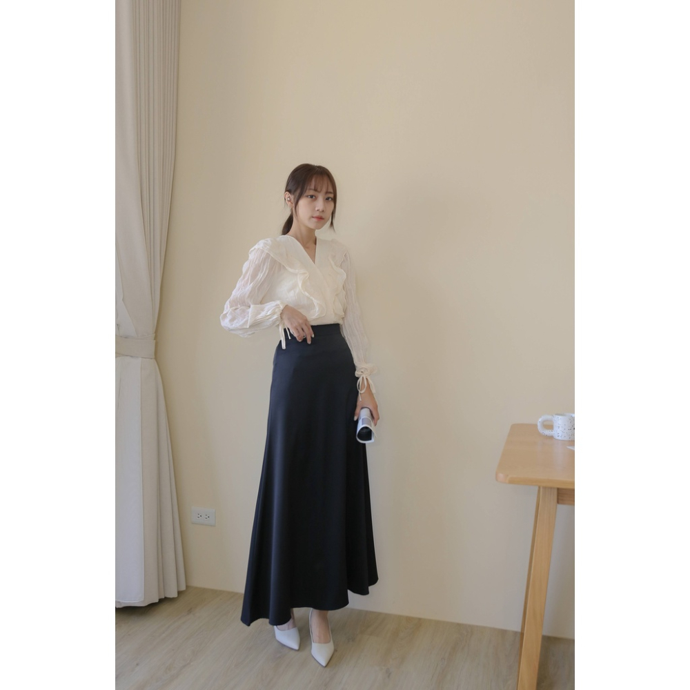 【Our Studio】氛圍感垂墜飄逸高腰緞面長裙 白色 黑色(現貨)-細節圖9
