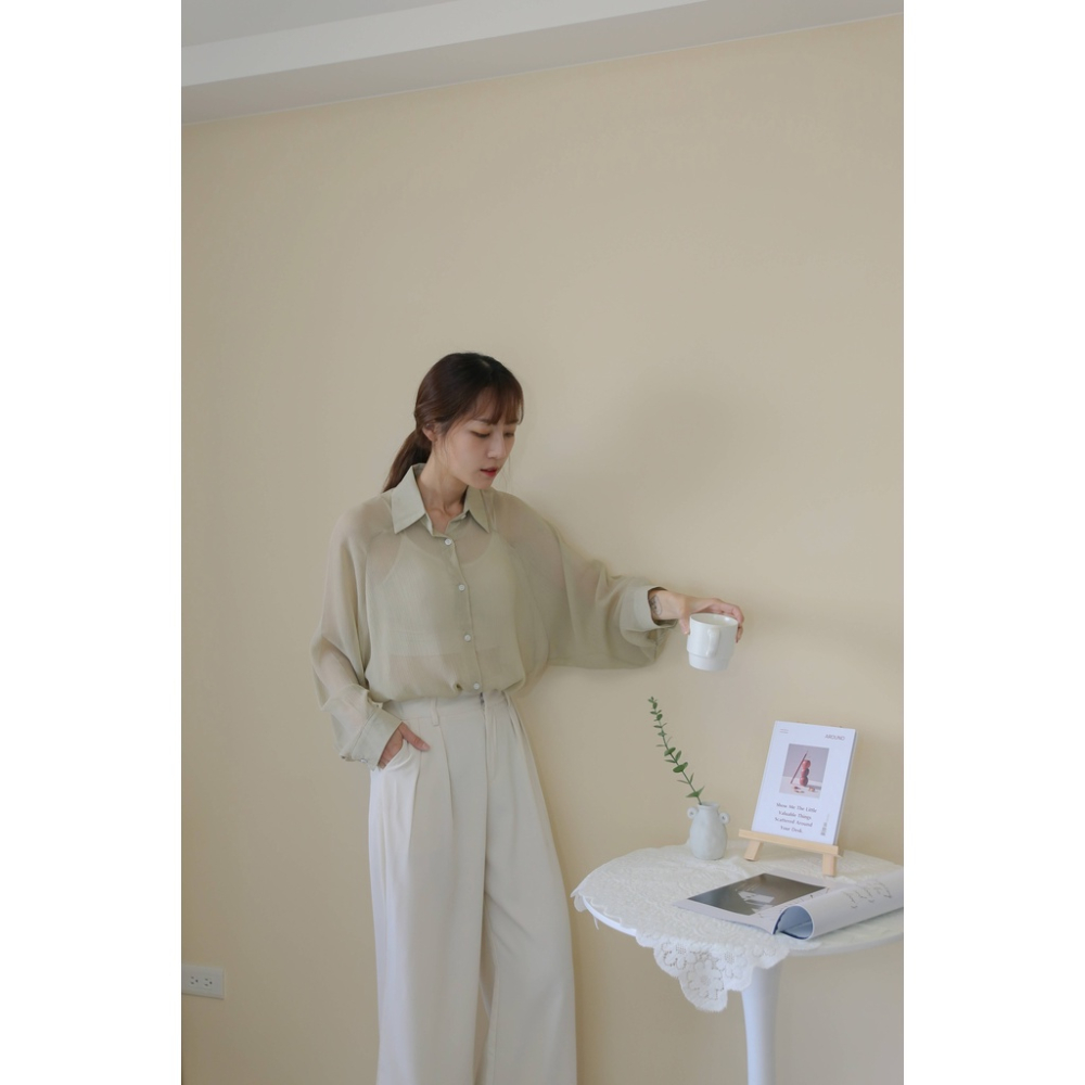 【Our Studio】慵懶透膚長版開釦襯衫 粉膚色 淺綠色(現貨)-細節圖4